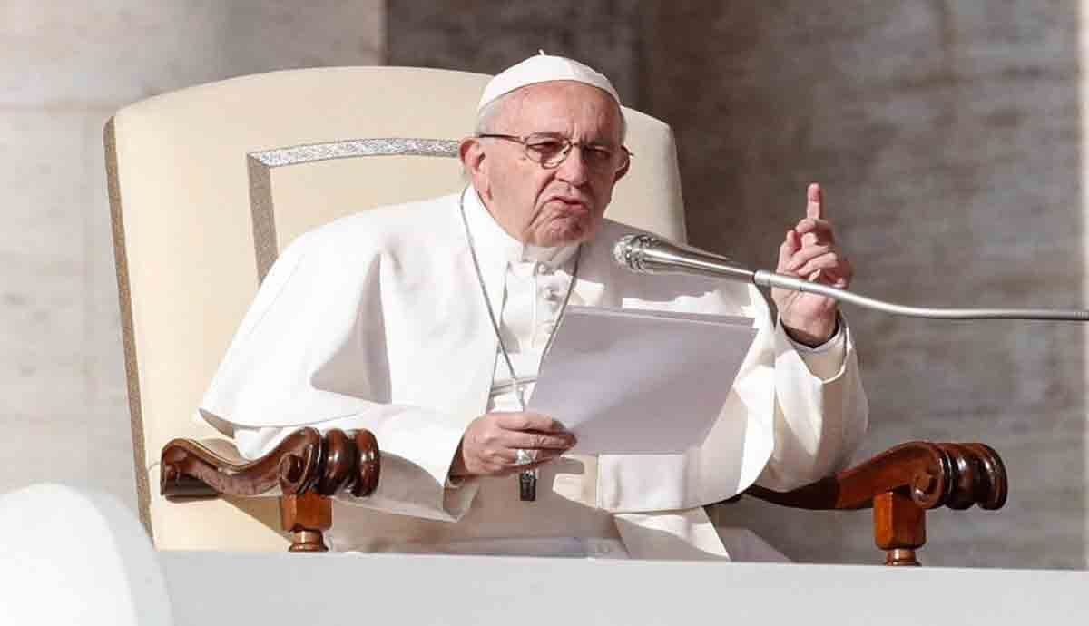 Papa Francisco condenó atentado en Bogotá y pidió a Colombia perseverar en la paz