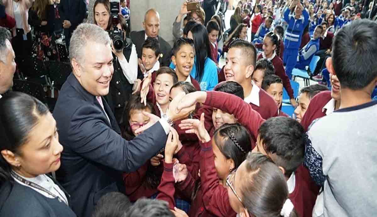 Nuestro compromiso es que ningún estudiante se quede por fuera del sistema educativo y ejerza su derecho a la educación: Duque