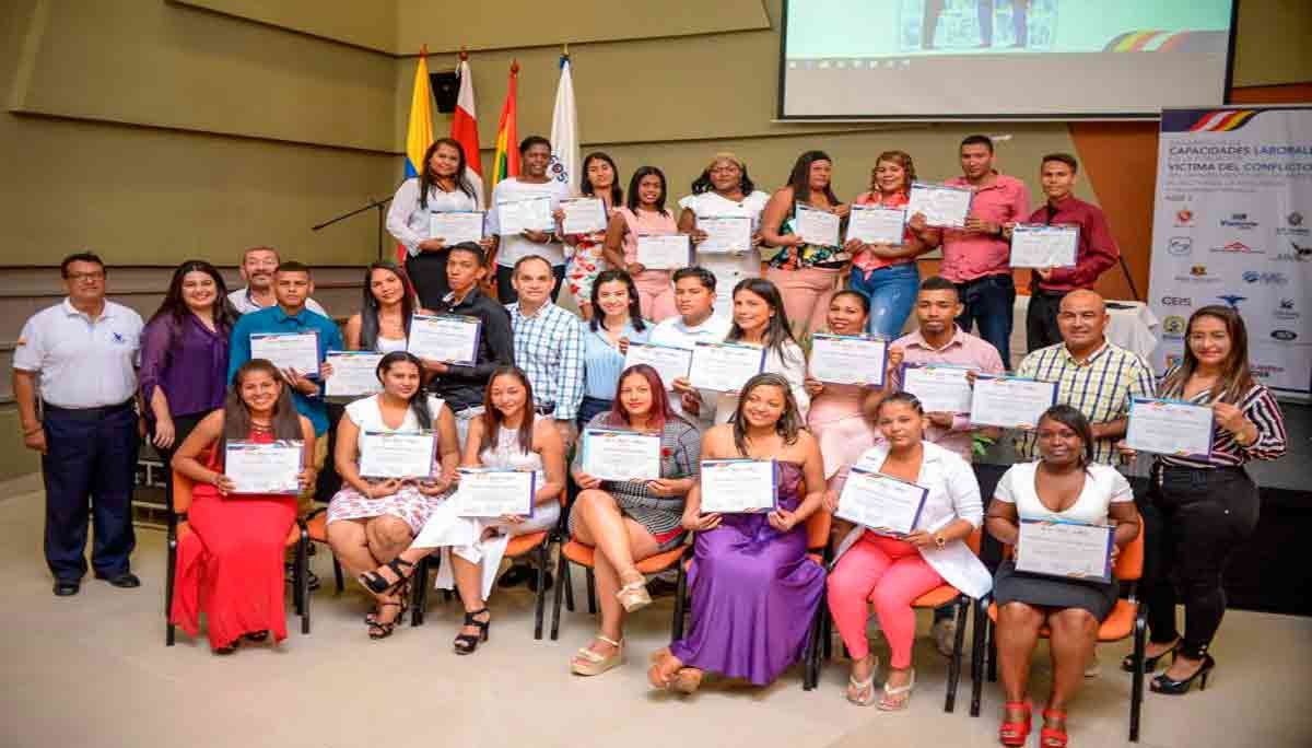 28 jóvenes víctimas del conflicto y residentes en Soledad se graduaron como vigilantes