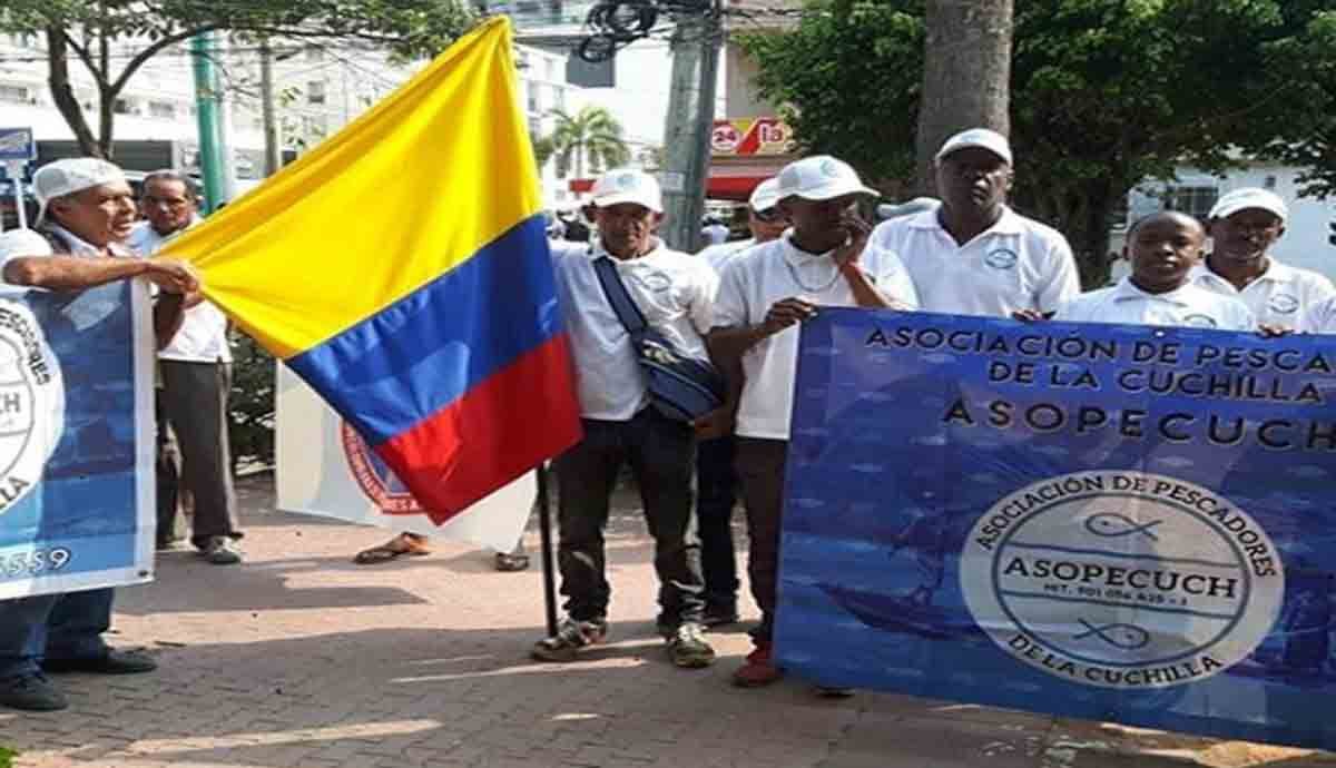Asociaciones de pescadores artesanales protestaron este jueves en Cartagena