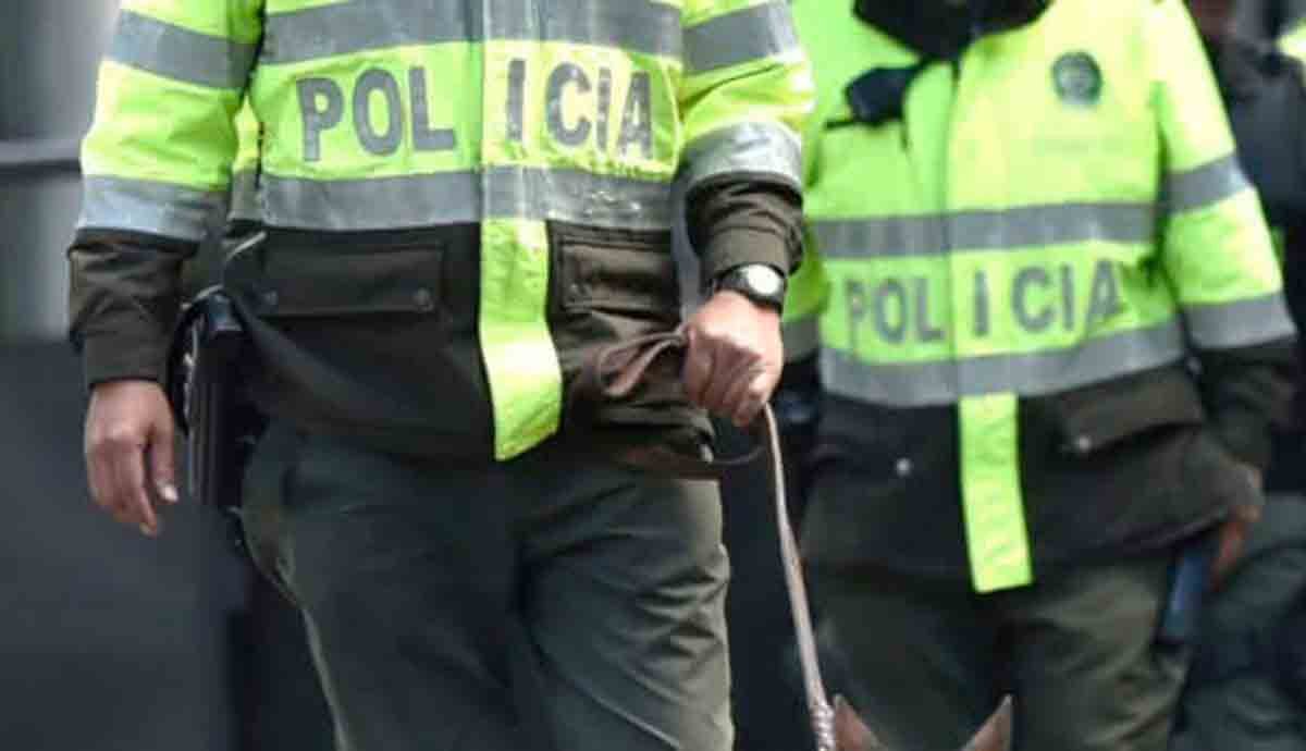 El policía que tras impedir un atraco se habría quedado con lo robado