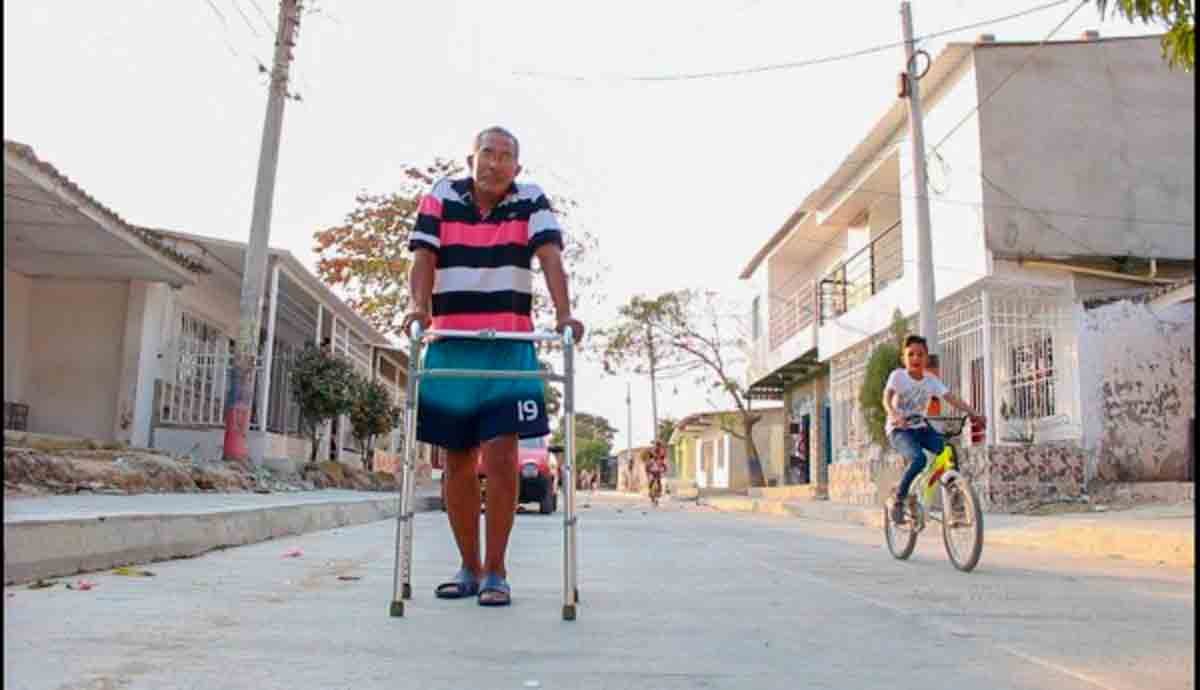 lcalde Joao Herrera inaugura vías en el barrio Manuela Beltrán