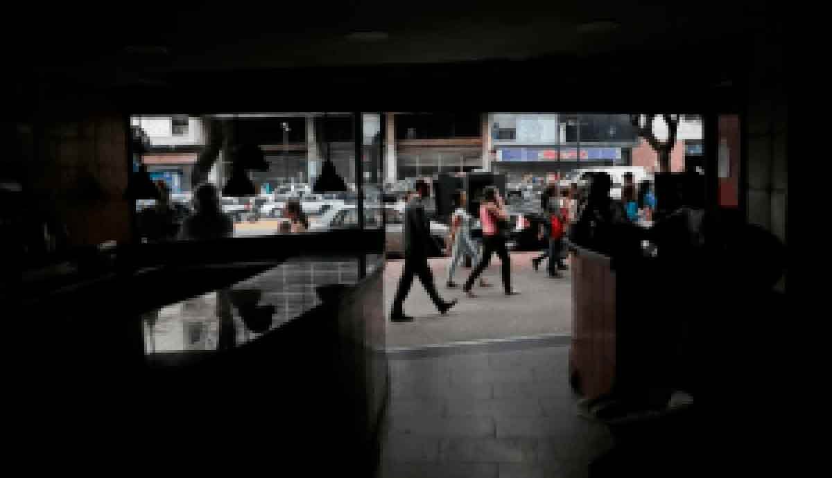 Tras apagón, Maduro ordenó suspender actividades escolares y laborales en Venezuela