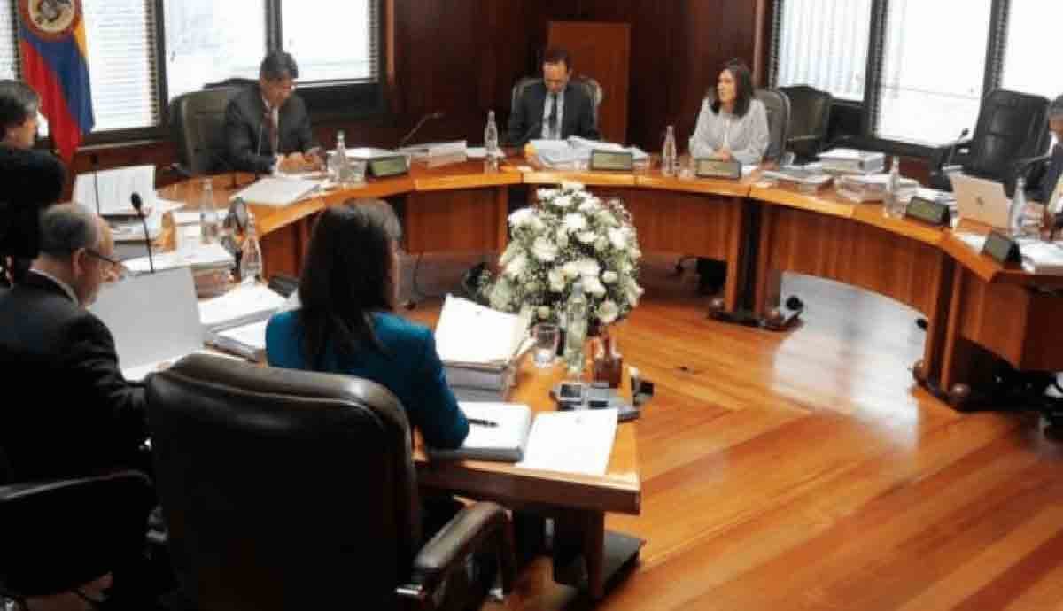 Corte tumba sala para juzgar a militares en la JEP y avala prácticas en casos de extradición