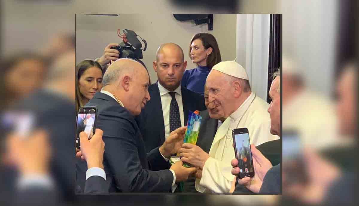 La Ventana al Mundo llegó a la santa sede y fue recibida por el Papa Francisco