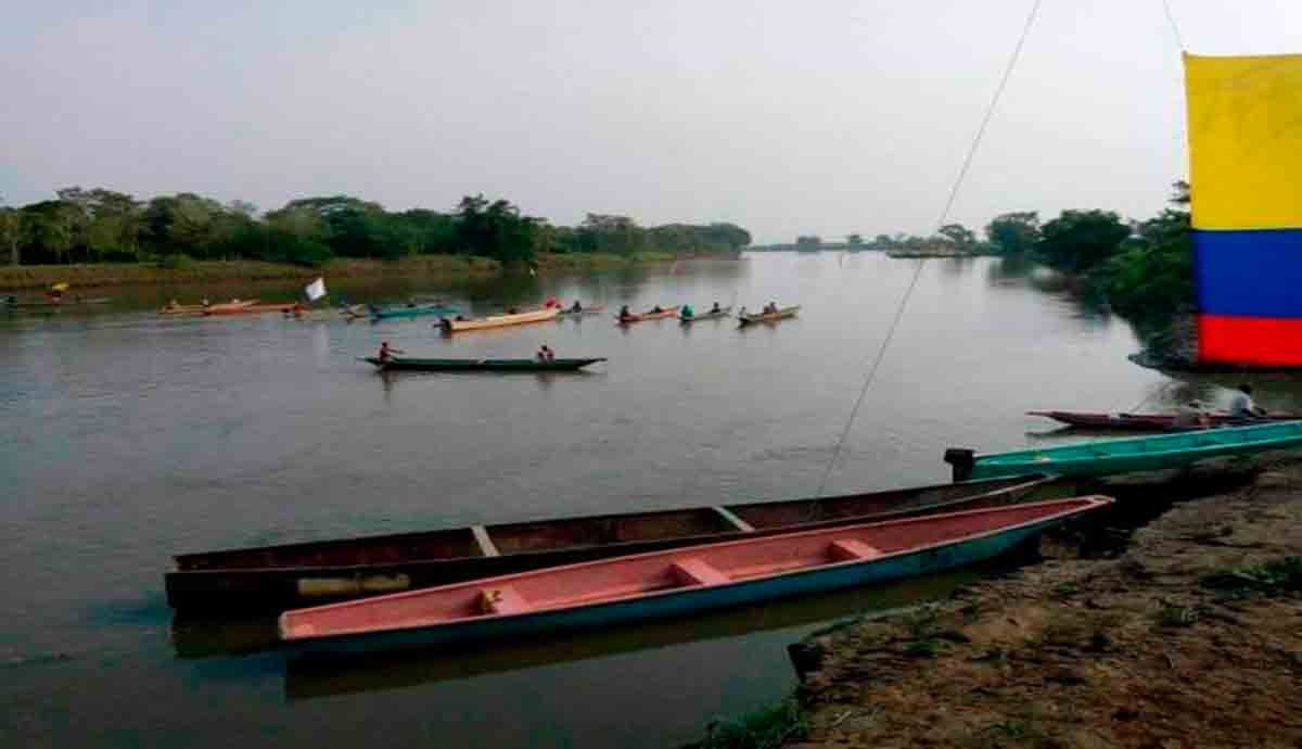 Campesinos de Gambote y Mahates bloquearon el Canal del Dique en protesta por el abandono estatal