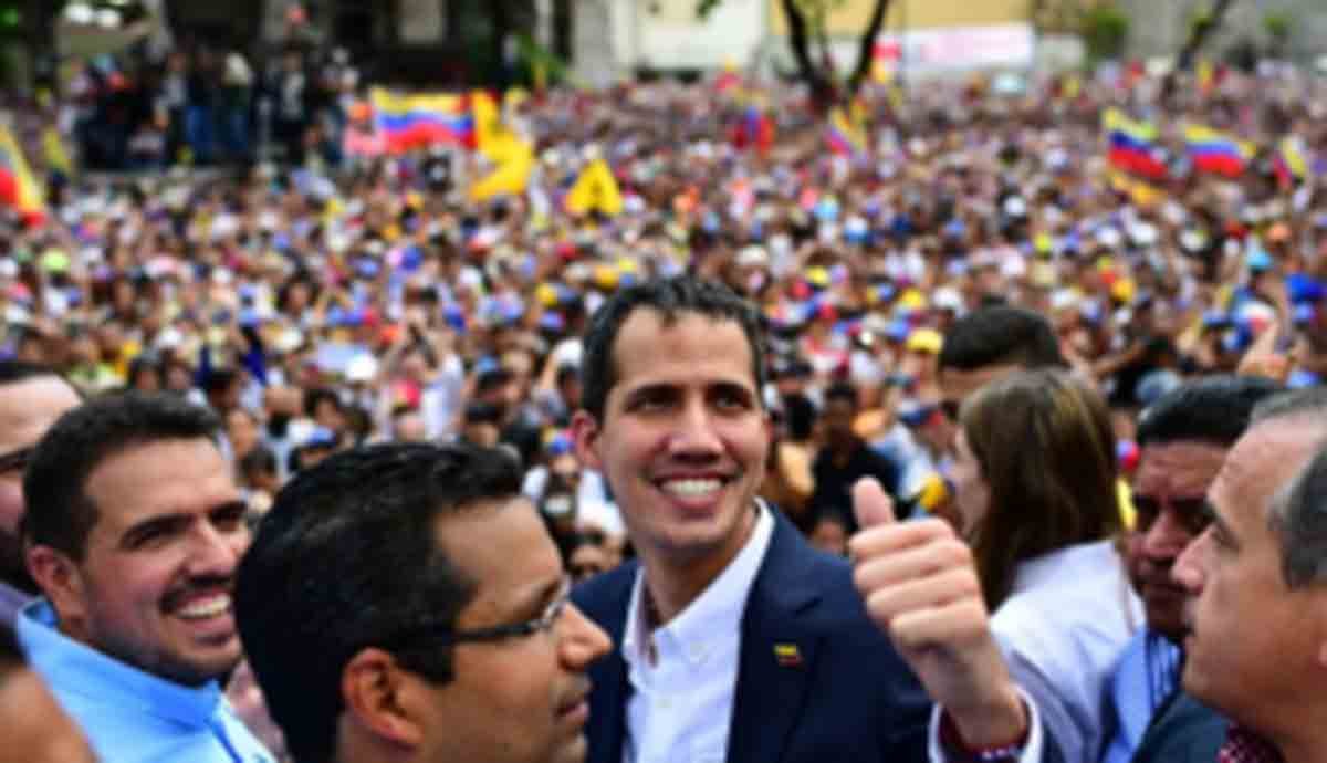 Guaidó anunció que se reunirá con empleados públicos este martes