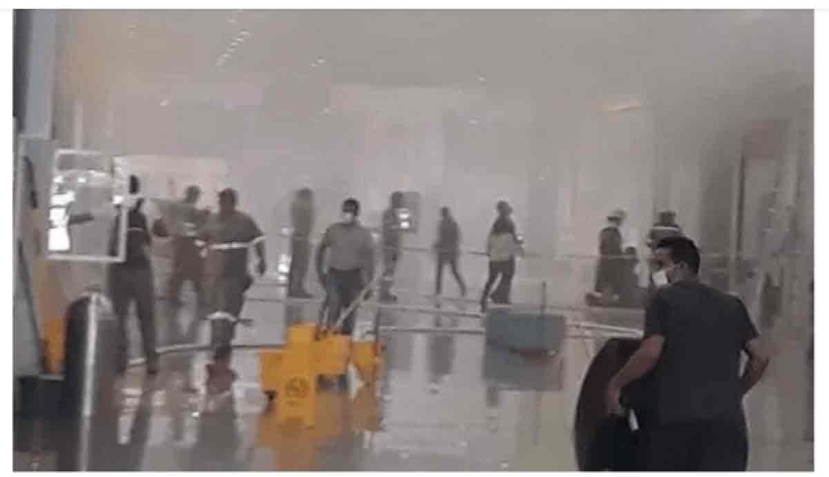 Por incendio evacuan parte de centro comercial