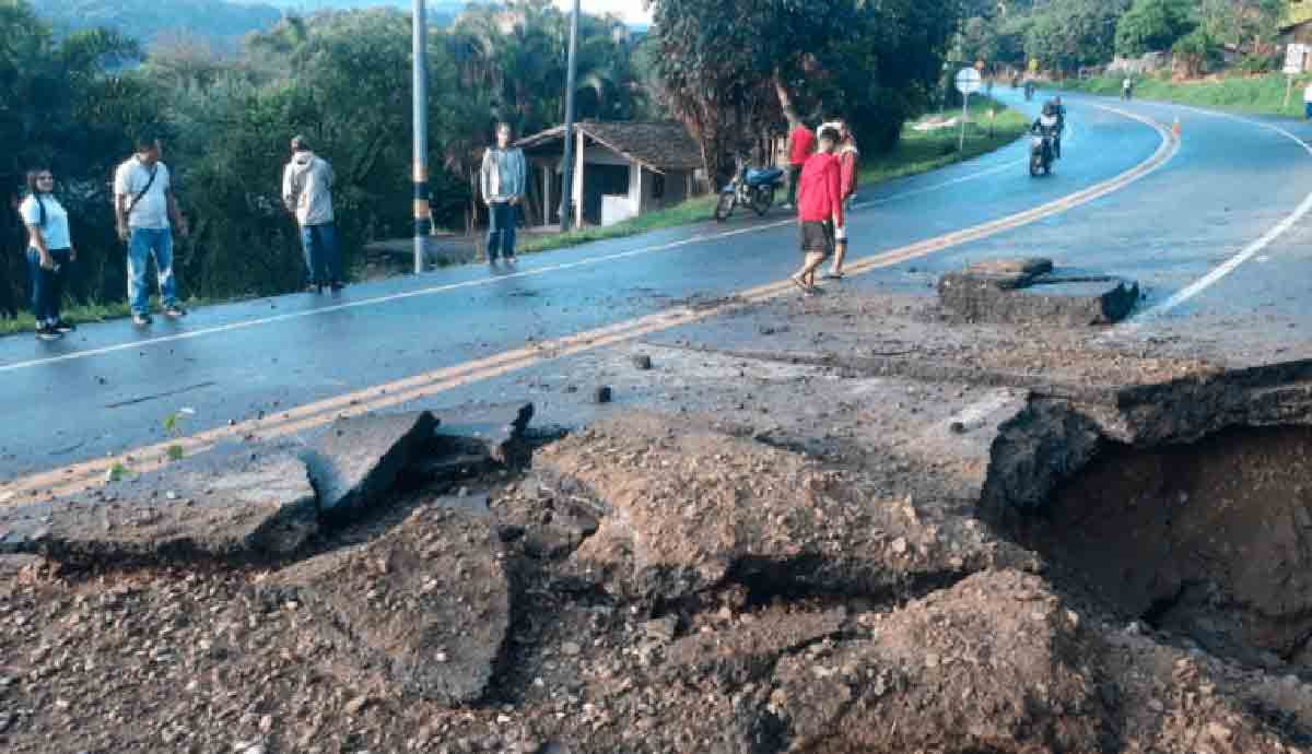 Fue dinamitada la vía a Mondomo, sector el Chambimbal