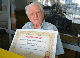 Diario LA LIBERTAD concedió mención de honor Roberto Esper a don Chelo De Castro