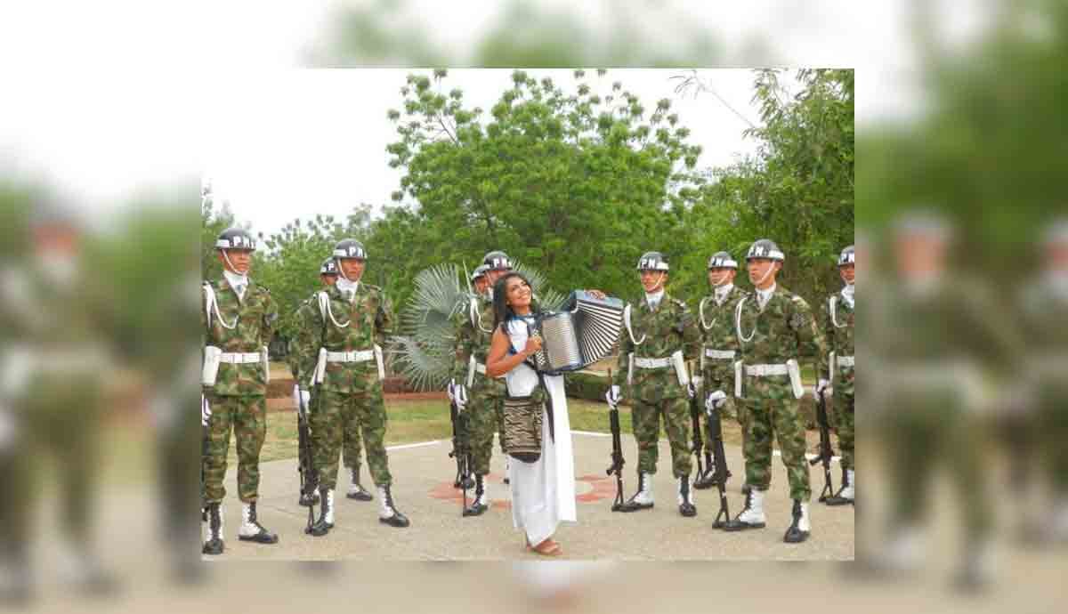 Ejército resalta valor cultural de la mujer indígena apoyando a Wendy Paola Corzo en el Festival Vallenato
