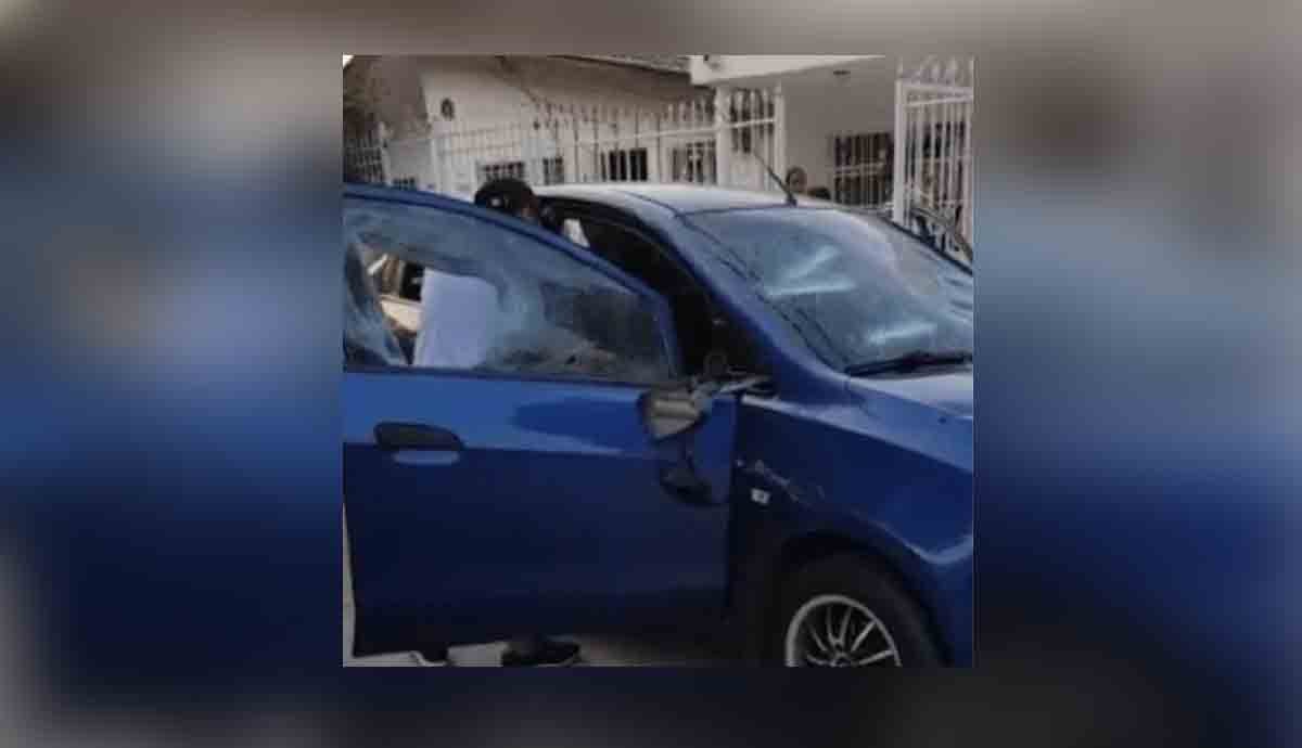 [Video] Joven destrozó a batazos carro de pastor evangélico en Las Palmas