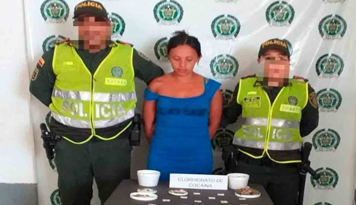 Intentó ingresar cocaína a calabozo de estación de Policía en vasos desechables de sopa