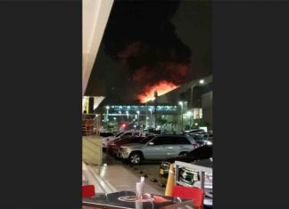 Voraz incendio consume al Centro Comercial Buenavista 2
