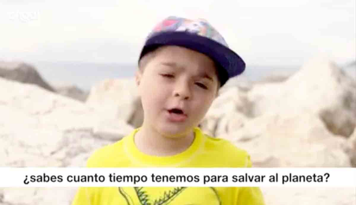 Niños rechazan contaminación ambiental en el planeta e invitan al reciclaje y cuidado de la tierra