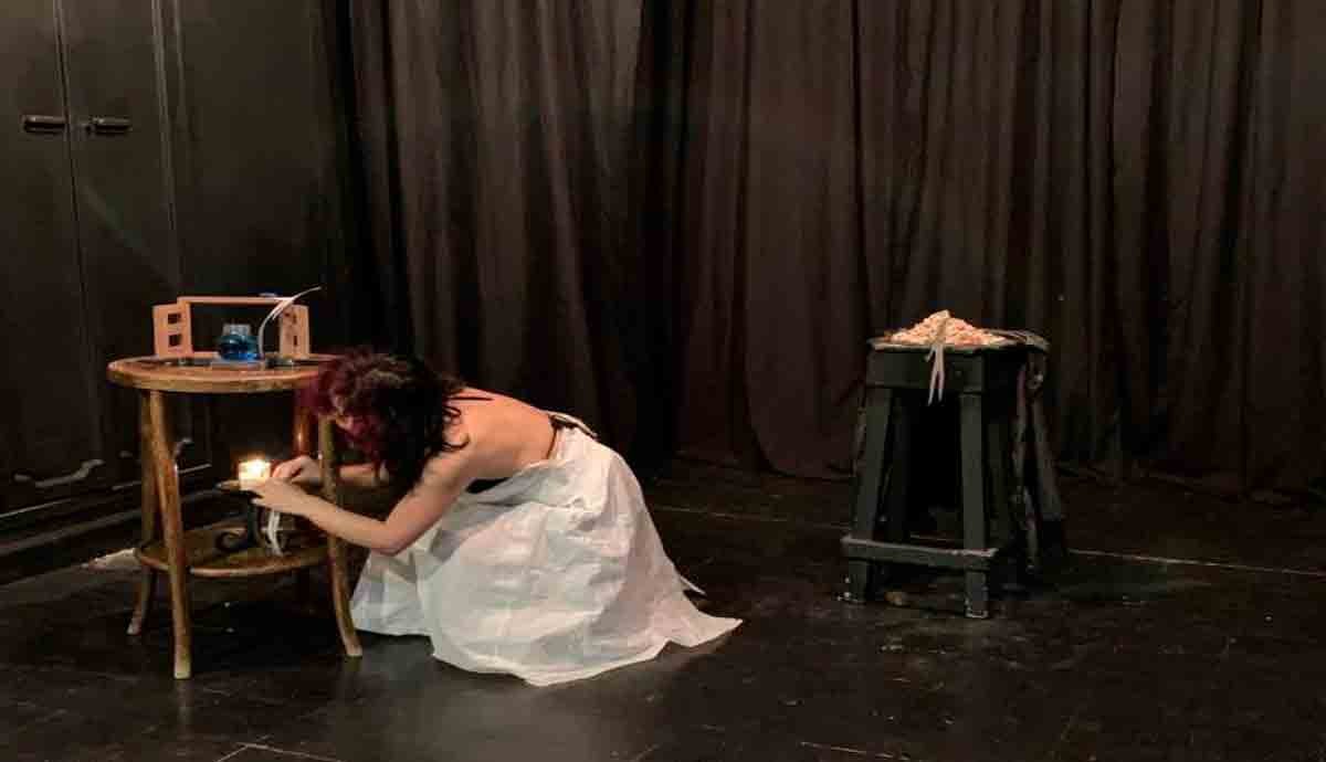 Figura de mujer rasgada y ¿Óscar se fue?, dos monólogos femeninos