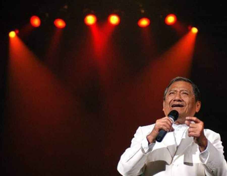 Muere en Mexico Armando Manzanero