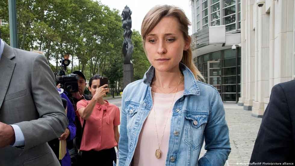 La actriz Allison Mack fue condenada a tres años de prisión por participar en secta sexual