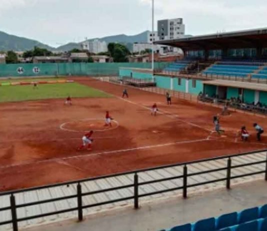 En debut del Nacional de Softbol Sub 19 Femenino Atlántico dejó en el campo a Sucre
