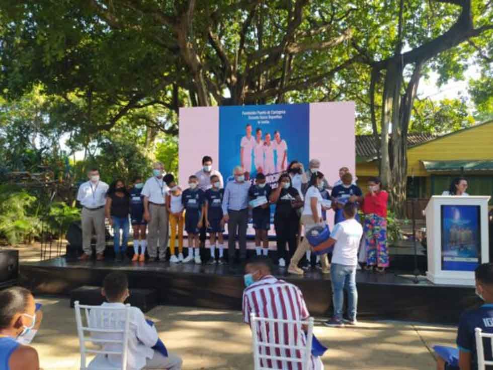 Seis niños de la fundación Puerto de Cartagena viajan a conocer Madrid y al estadio Santiago Bernabeu
