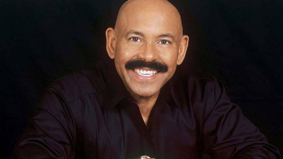 Con 50 años de carrera musical Óscar D’León, es conocido como  «El sonero del mundo»