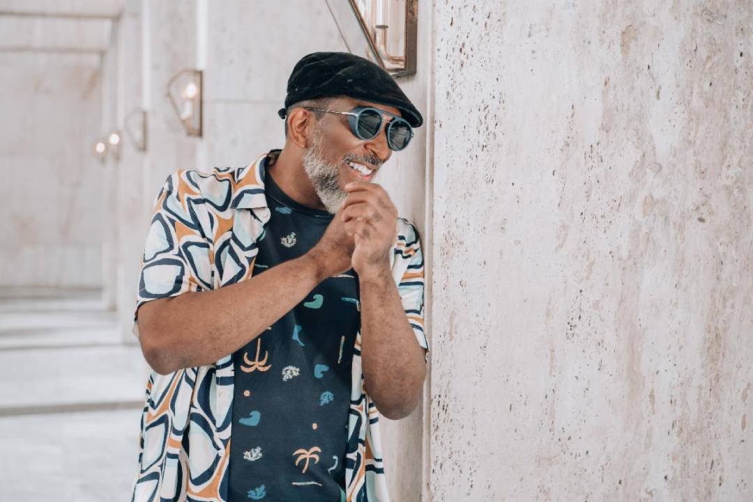 El músico dominicano  Chichí Peralta suena a Cartagena y lanza su mas reciente sencillo “El Meneíto”