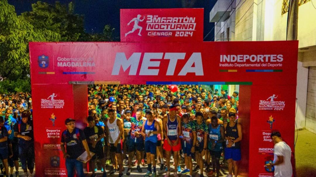 La Maratón Nocturna de la Gobernación del Magdalena enamoró a los 2 mil corredores que participaron en el evento deportivo