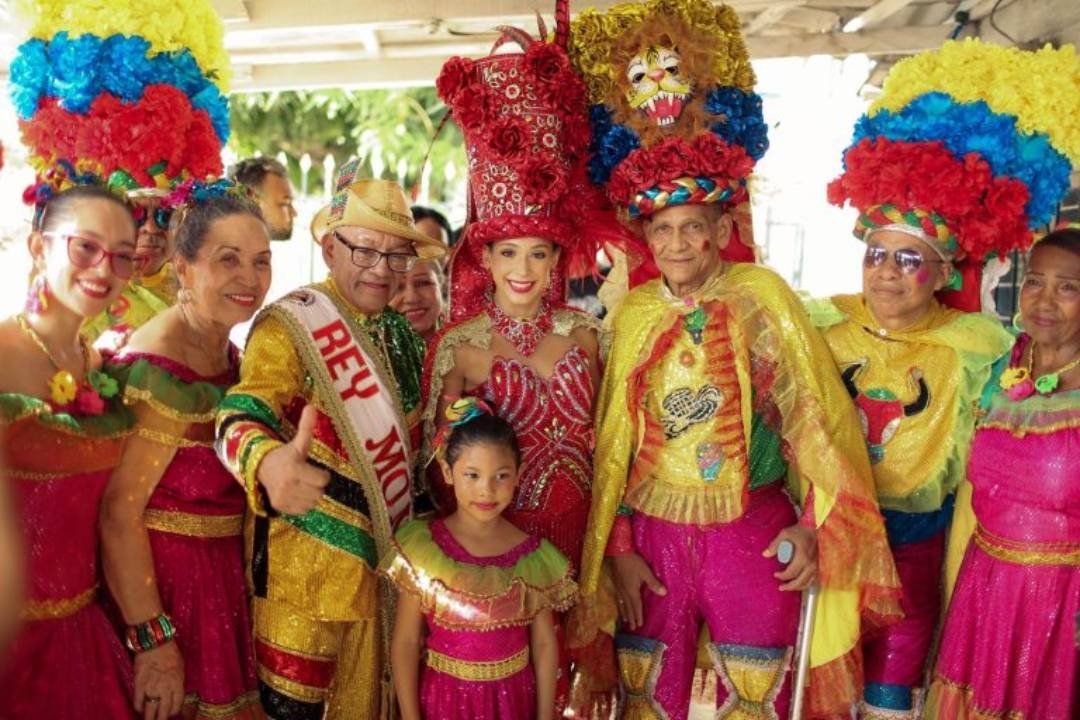 Reina del Carnaval 2025, Tatiana Angulo Fernández de Castro, protagonizó una jornada llena de cultura, tradición, al rendir homenaje a danzas de congos más antiguas de Barranquilla