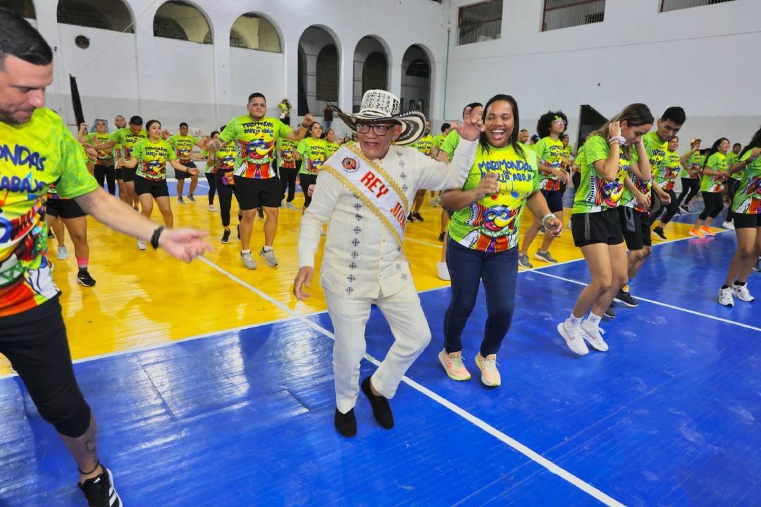 El Rey Momo Gabriel Marriaga Tejada, disfrutó del característico baile jocoso de los marimondas