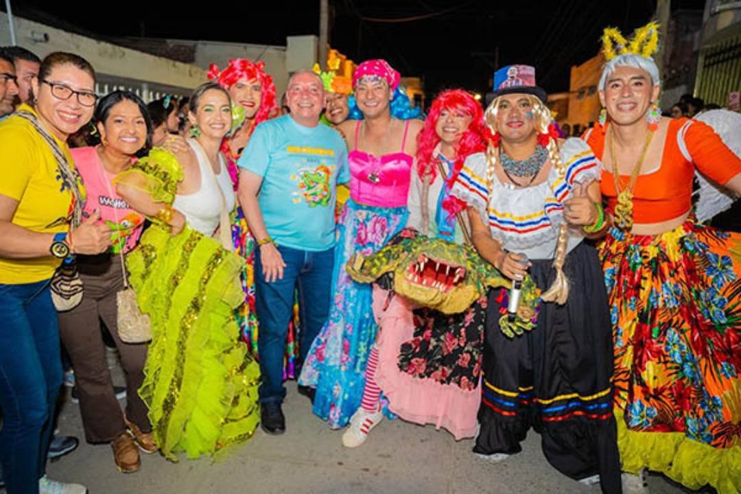 Con el colorido desfile de los Machorros se dió inicio oficial a la programación del Festival Nacional del Caimán Cienaguero