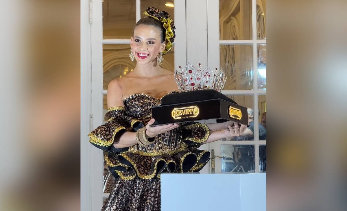 Reina del Carnaval 2025 Tatiana Angulo Fernández de Castro, recibe la corona ‘Pasión de Carnaval’