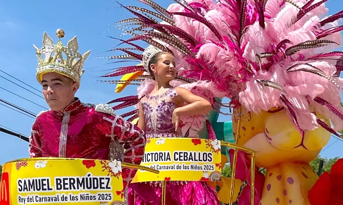 Victoria Ceballos Cure y Samuel Bermúdez Cepeda y Roca, reyes del Carnaval de los Niños, lideraron la gran celebración