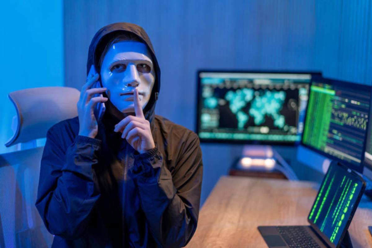 Los teléfonos desempeñan una función crucial en la vida de las personas, consejos claves para evitar ser espiado por los ciberdelincuentes