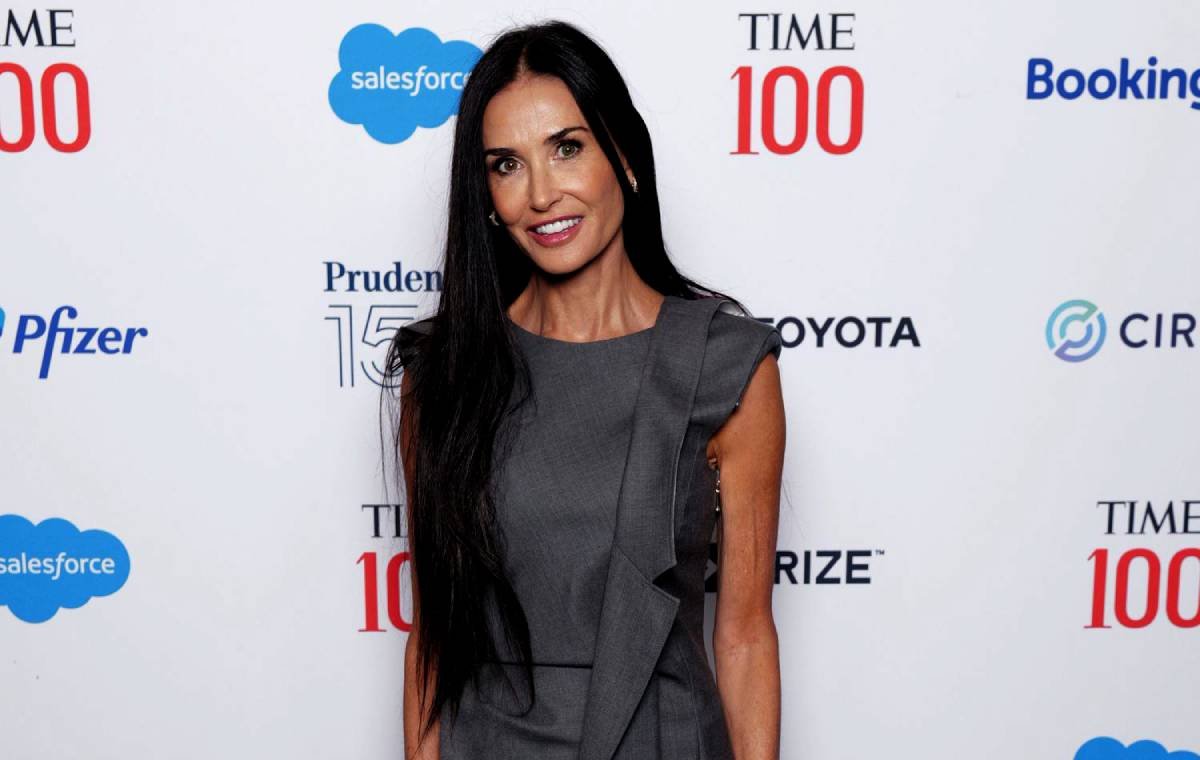 Según la revista People, Demi Moore a sus 62 años, es la mujer más bella de 2025