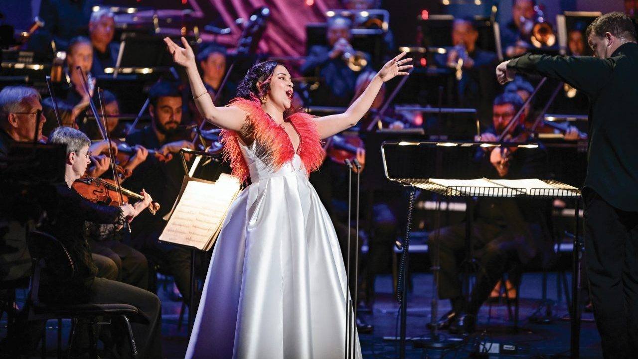 Julieth Lozano, es homenajeada por la Unisimón y es una de las mejores sopranos del mundo