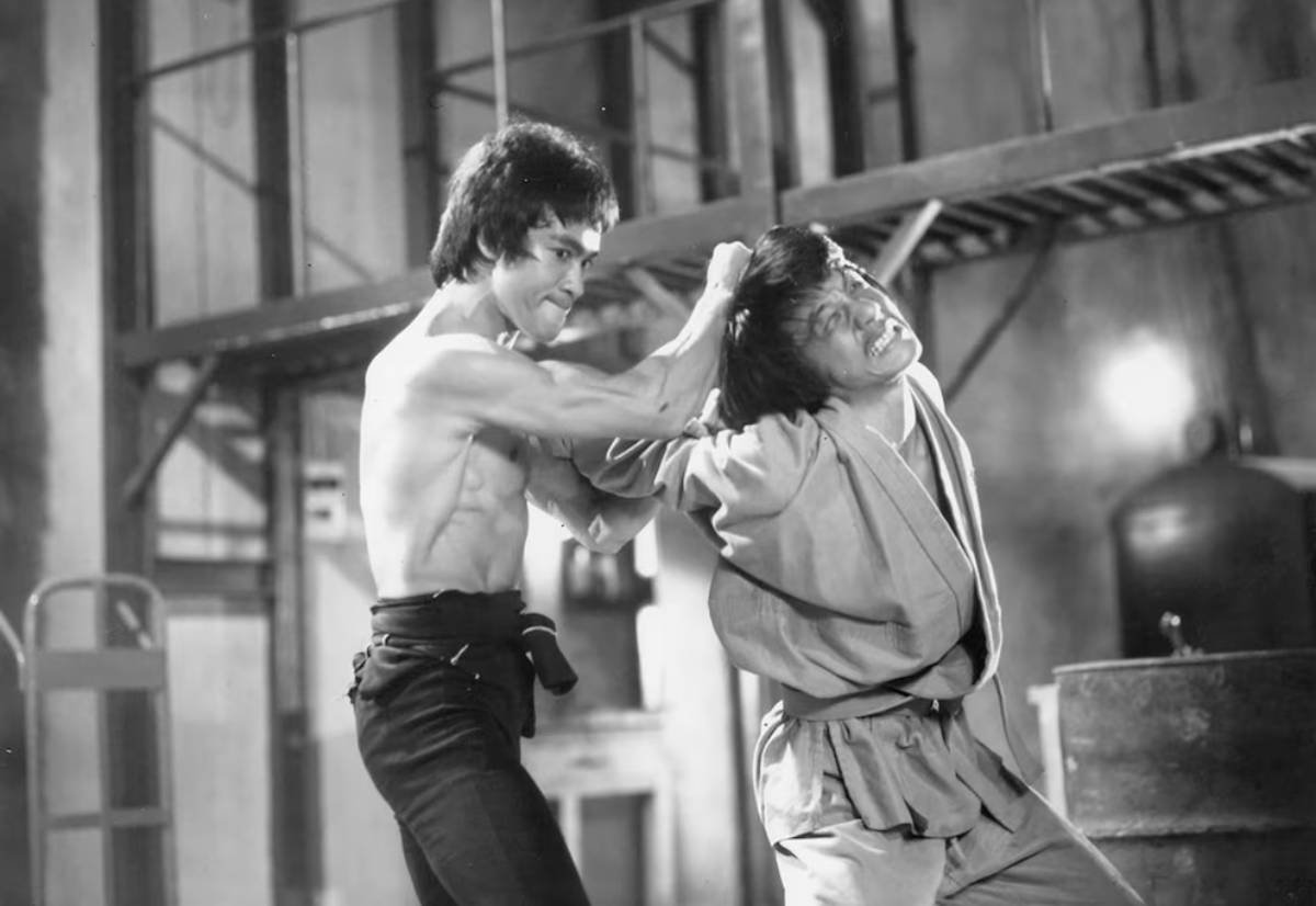 Jackie Chan cuenta una anécdota en que Bruce Lee lo golpeó en el set de la película “Operación Dragón”