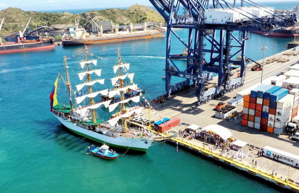El Buque  insignia de la Armada Nacional Zarpó desde Santa Marta,en homenaje a los 500 años de la ciudad