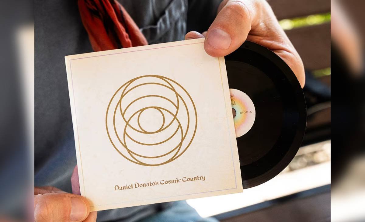 Un formato de 4 pulgadas y cuatro minutos por lado busca recuperar la experiencia física de la música con los Minivinilos,  lo nuevo que une nostalgia y coleccionismo musical