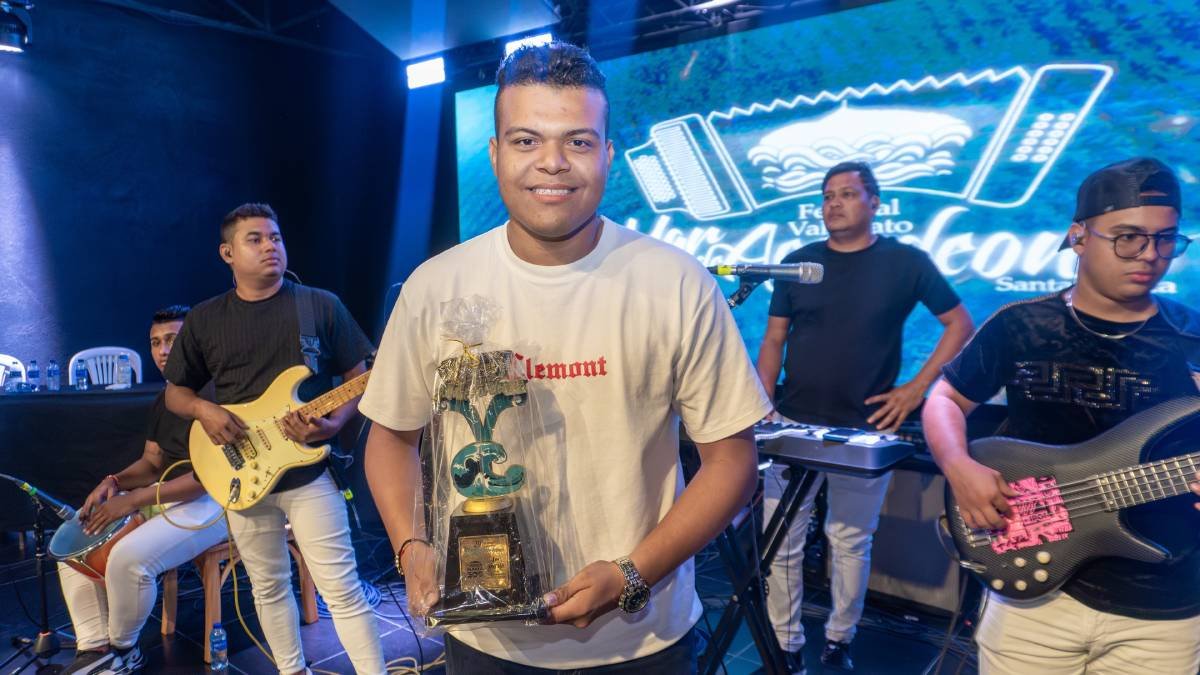 El Festival Mar de Acordeones, coronó a Juan Diego Hernández de Ávila como el nuevo Rey Acordeonero Aficionado 2025