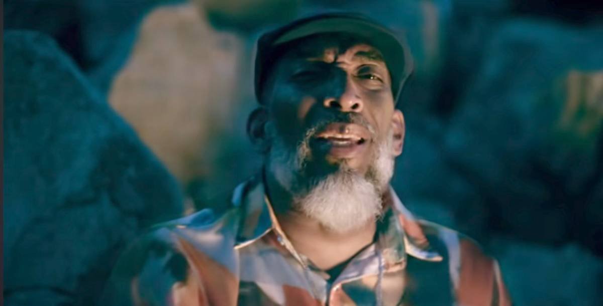 ‘El cofrecito’;  canción de Chichi Peralta  tema cargado de reacciones sentimentales