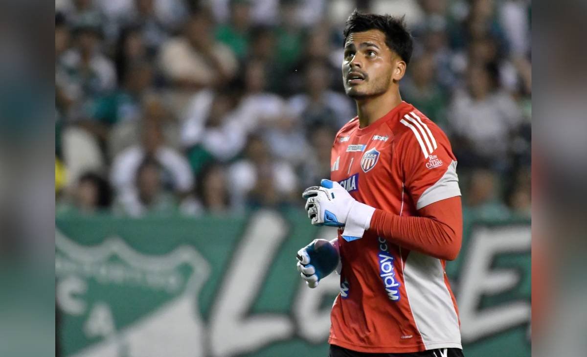 El arquero Mauro Silveira figura del partido Junior contra Fortaleza