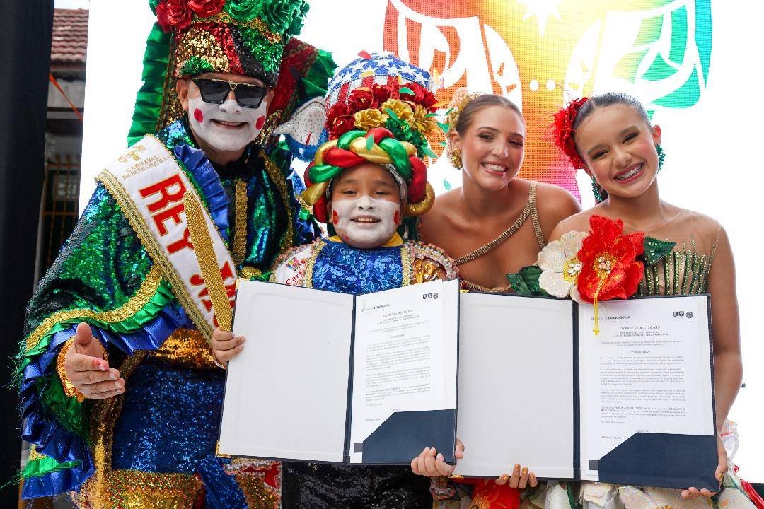 Los reyes del Carnaval de los Niños 2026, Sharon Acosta y Joshua Ortiz ya tienen decreto oficial e izaron bandera