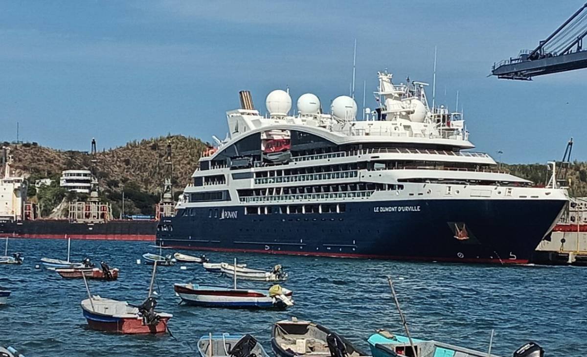 El crucero Le Dumont D’Urville llegó a Santa Marta