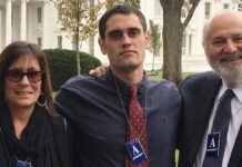 La policía de Los Ángeles mantiene bajo custodia a Nick Reiner , hijo de Rob Reiner tras ser encontrado responsable de asesinar a sus padres