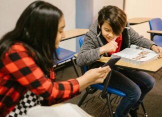 Australia prohíbe las redes sociales a menores de 16 años