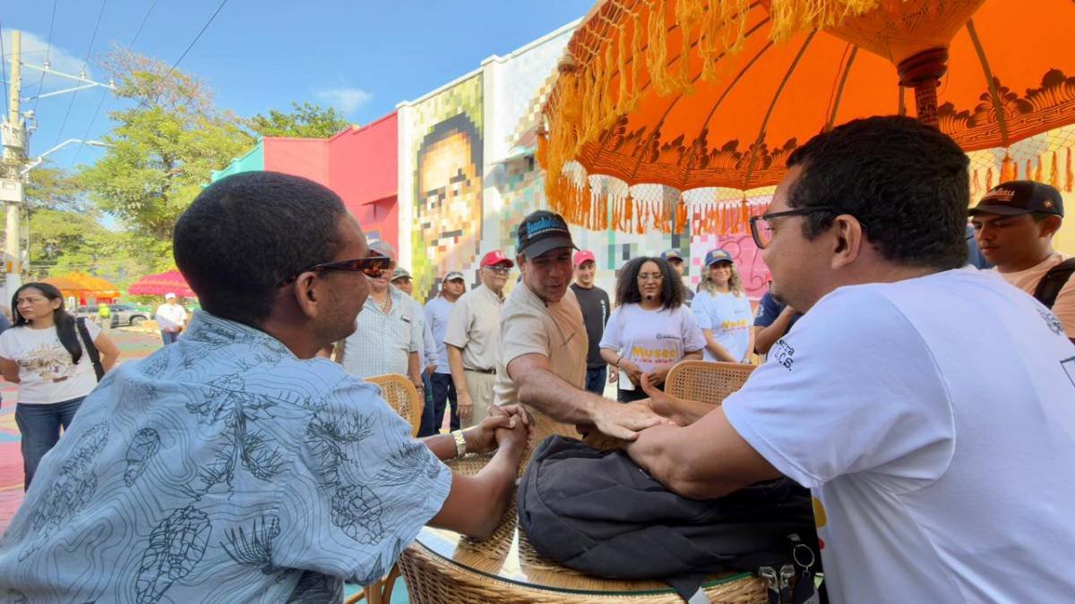 Alejandro Char hizo la entrega del recuperado callejón La Libertad, en el barrio El Prado