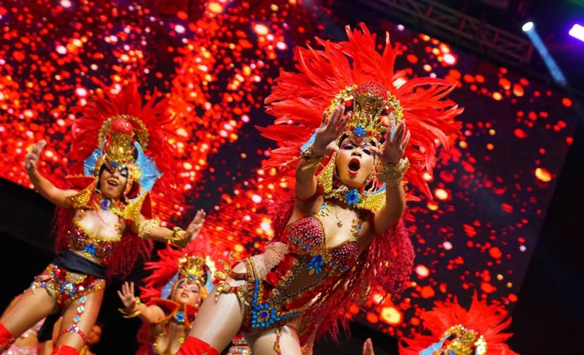 Cerca de seis mil asistentes se dieron cita para presenciar la Fiesta de Comparsas