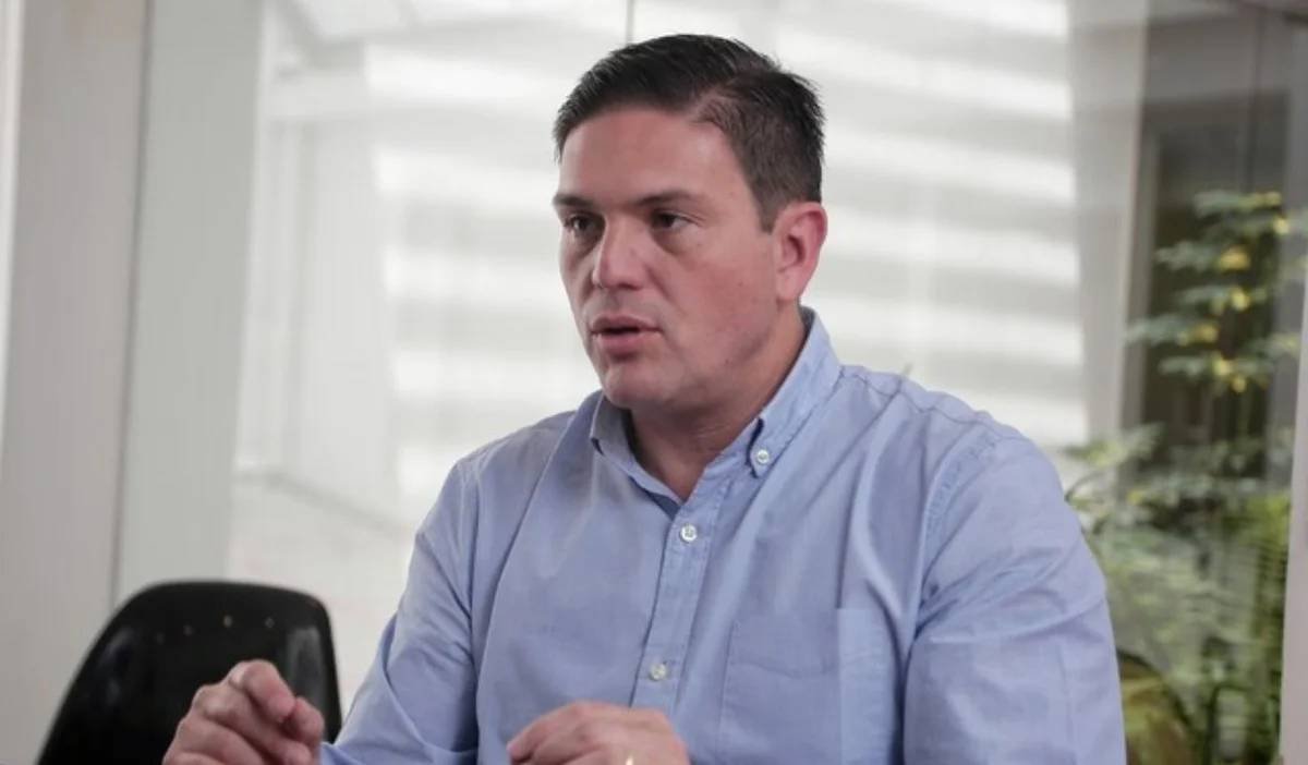 Pinzón propone llamar a 30 mil uniformados en retiro y desplegar “batallón de drones” para reforzar seguridad en las ciudades