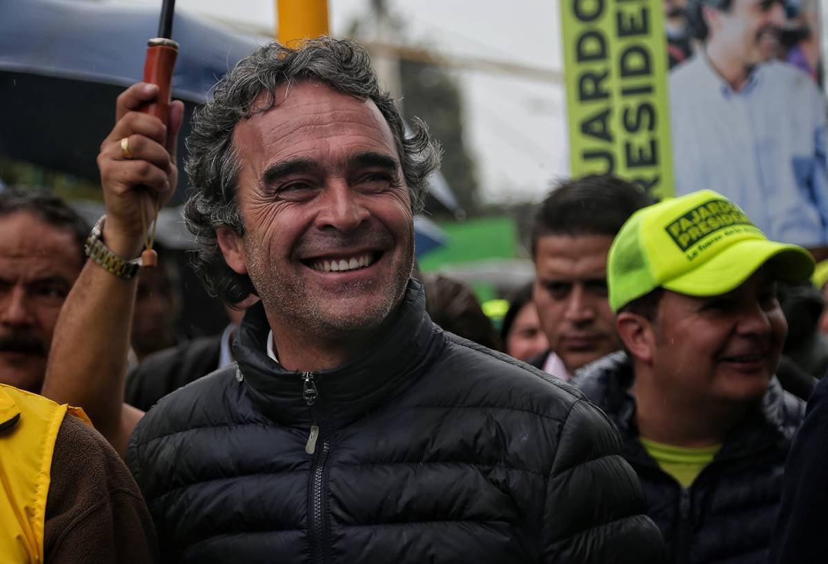 Sergio Fajardo cuestiona posturas “machistas y misóginas” en la campaña presidencial