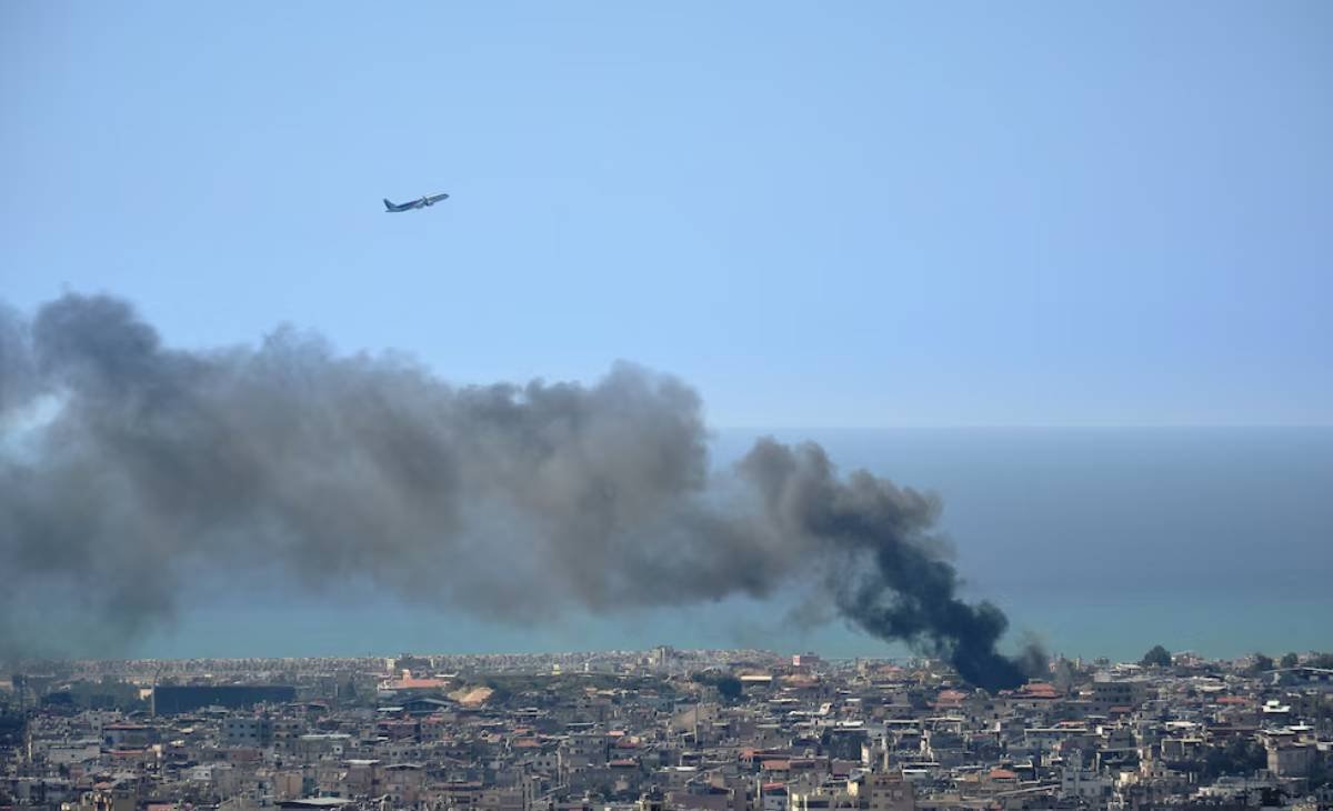 Israel bombardea Beirut y aumenta tensión con Hezbollah pese al alto el fuego